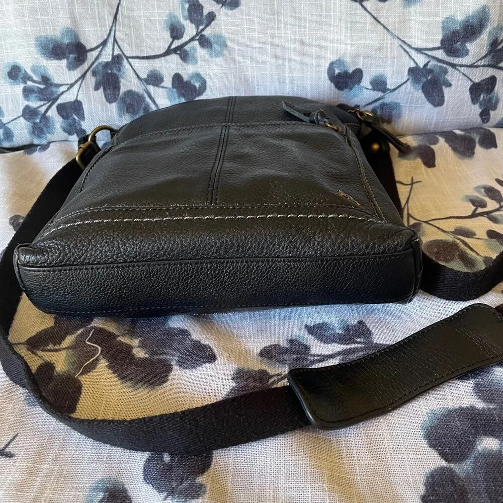 The Sak Iris / Lucia Crossbody Bag in Black Leather - Picture 4 of 14
